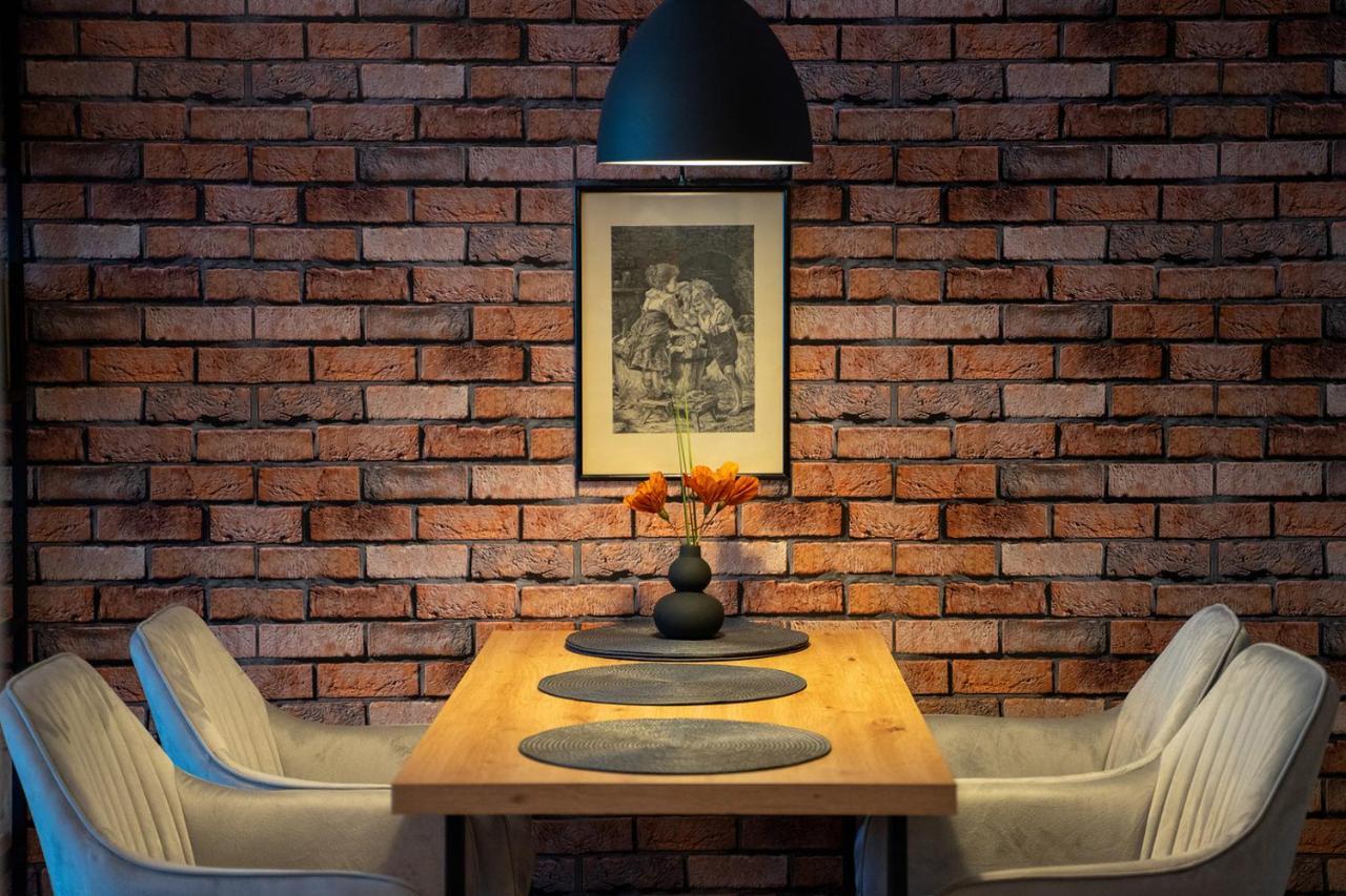Aparthotel Grzybowska 9 Варшава Екстериор снимка