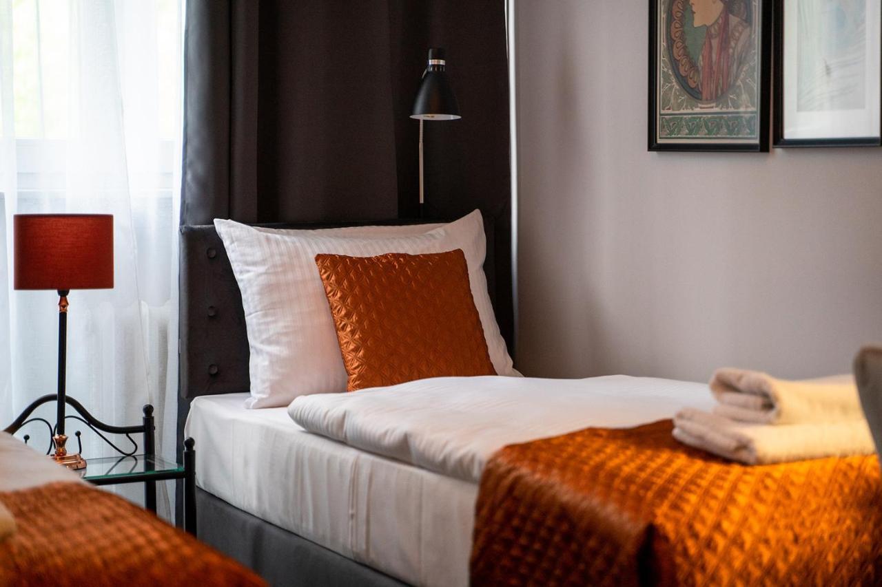 Aparthotel Grzybowska 9 Варшава Екстериор снимка